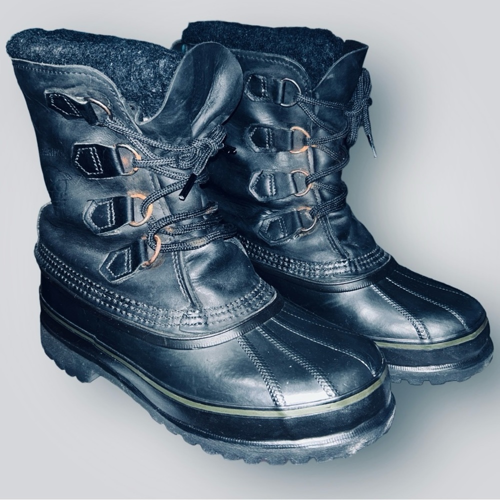 Sorel Caribou Boots / Black / Women’s Size 8 US